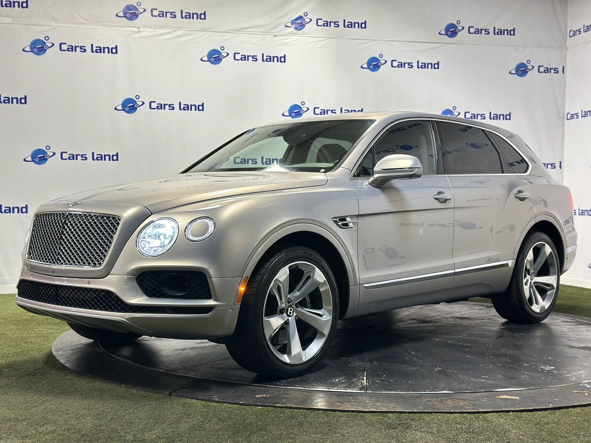 Used 2018 Bentley Bentayga AWD/4WD image 4
