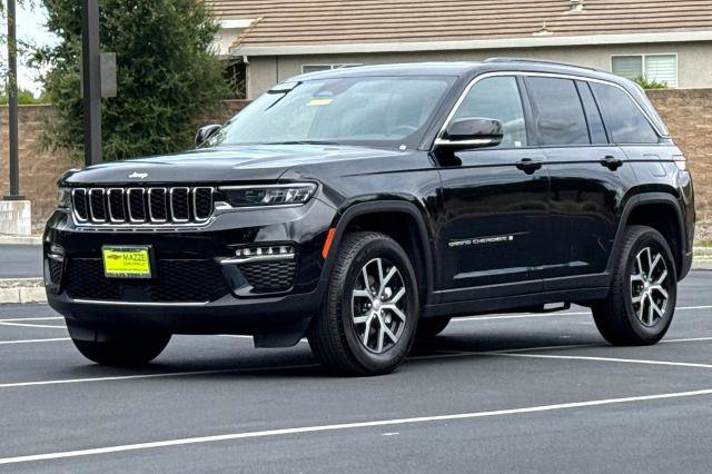 Used 2024 Jeep Grand Cherokee Limited AWD/4WD image 16