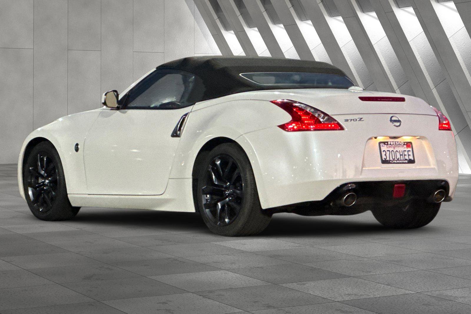 Used 2018 Nissan 370Z Touring image 6