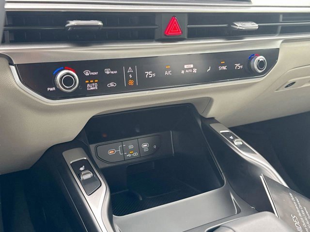 Used 2025 Kia Sorento S image 17