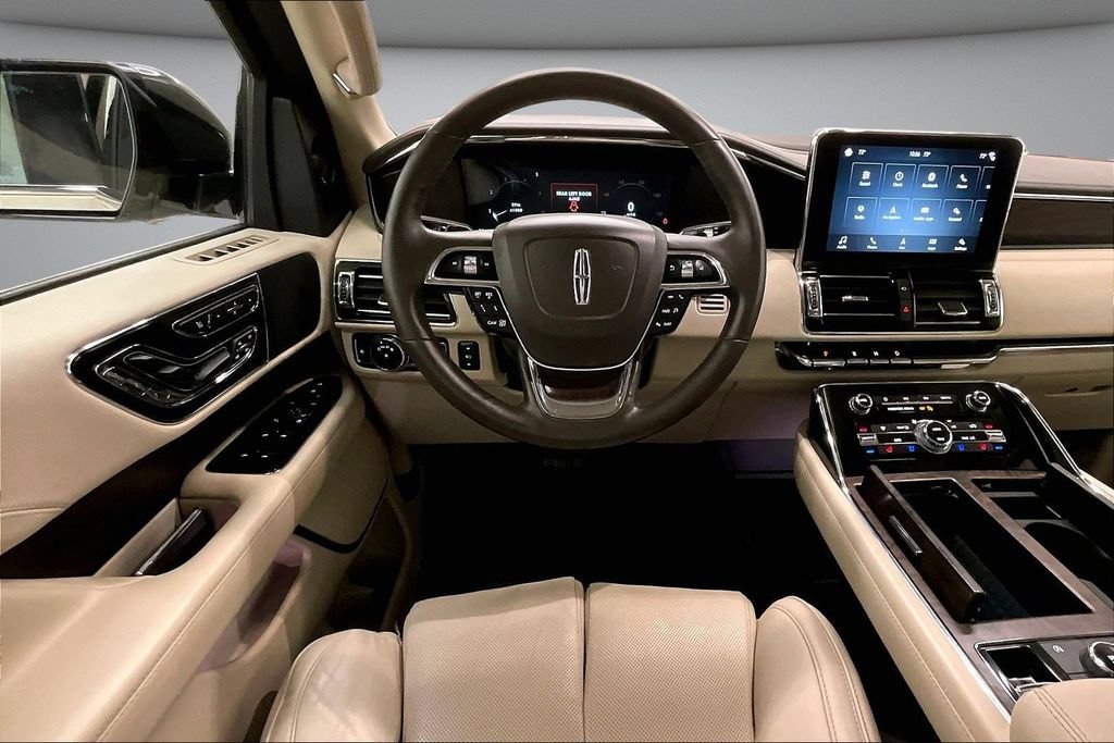 Used 2018 Lincoln Navigator Select w/ Technology Package AWD/4WD image 8