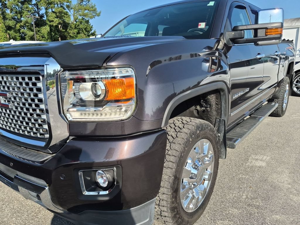 Used 2016 GMC Sierra 2500 Denali w/ Duramax Plus Package AWD/4WD image 2