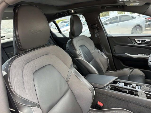 Used 2020 Volvo S60 T5 R-Design image 17
