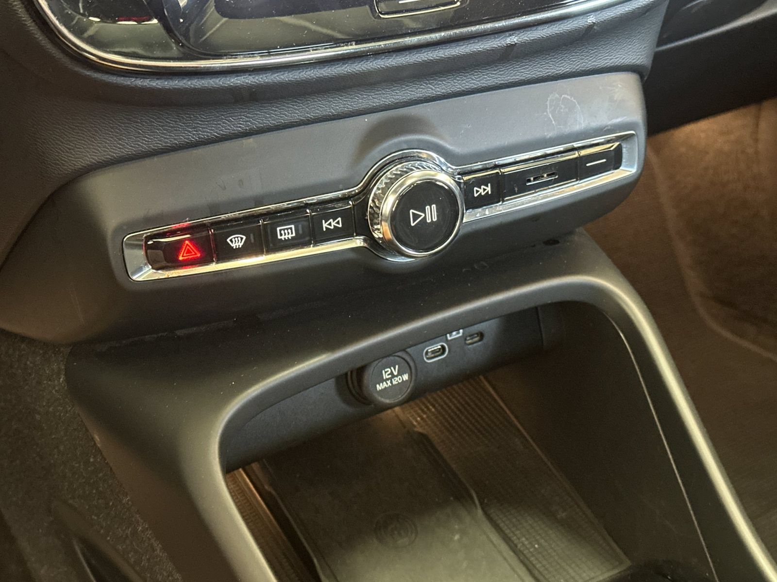 Certified 2023 Volvo XC40 Recharge Ultimate w/ Protection Package Premier AWD/4WD image 24