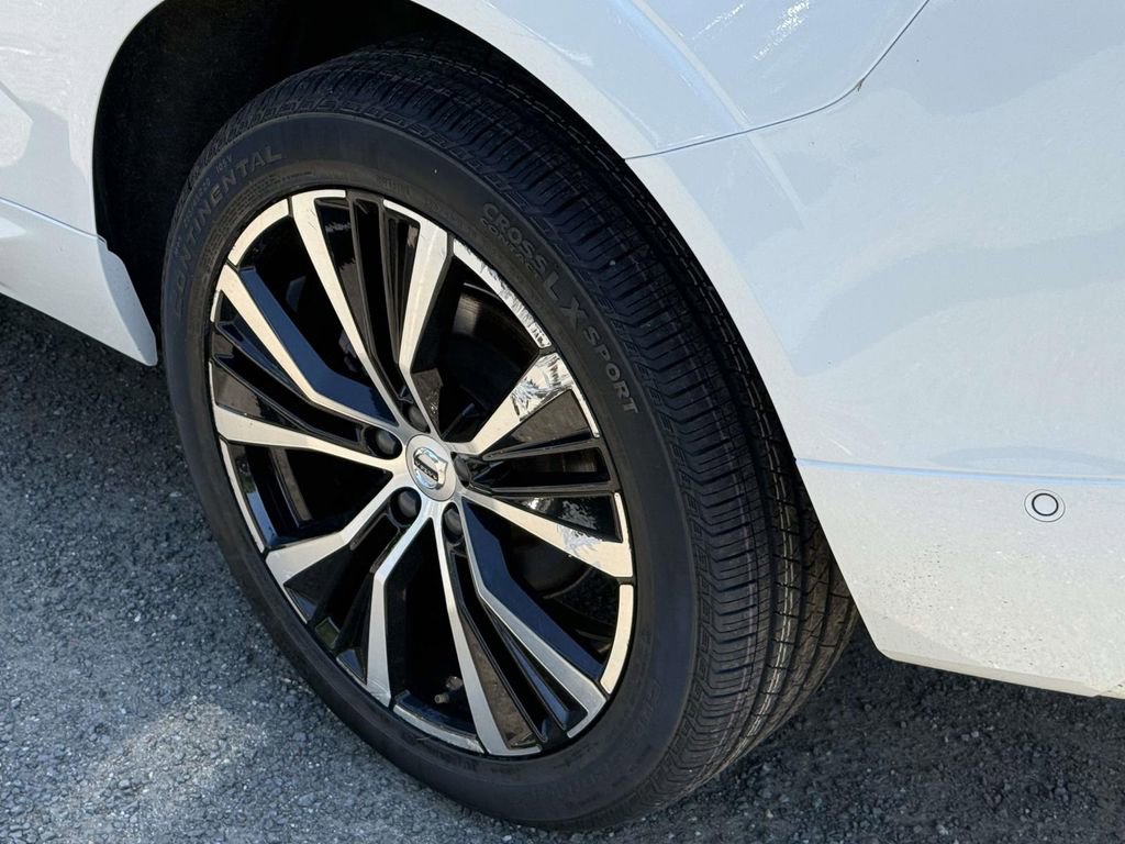Used 2024 Volvo XC60 B5 Plus AWD/4WD image 12