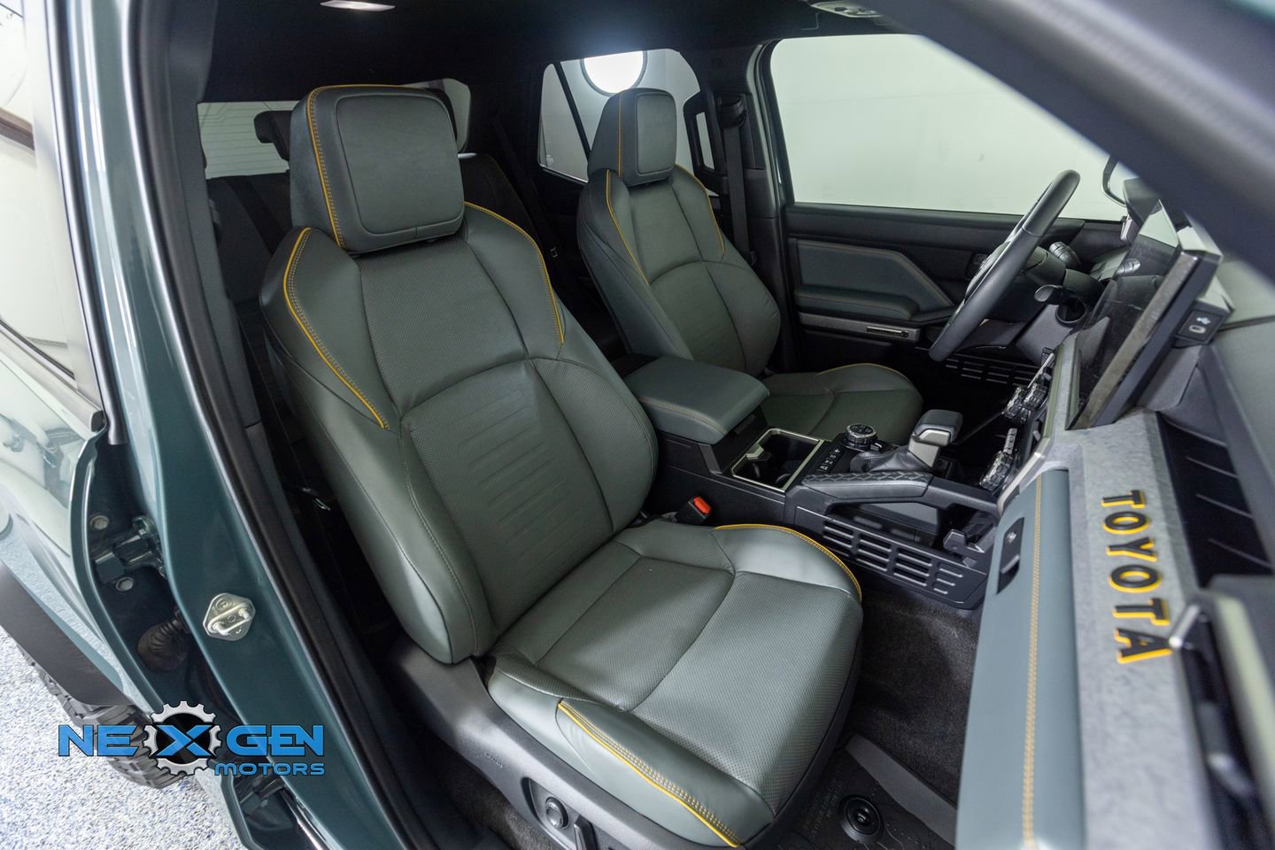 Used 2025 Toyota 4Runner Trailhunter image 39