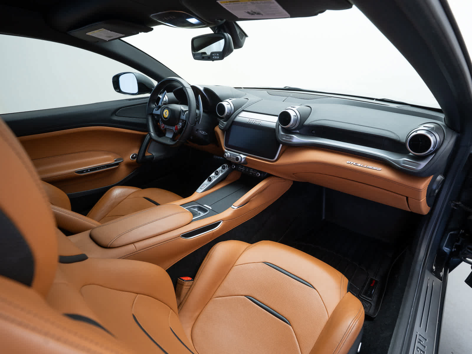 Certified 2018 Ferrari GTC4Lusso image 6