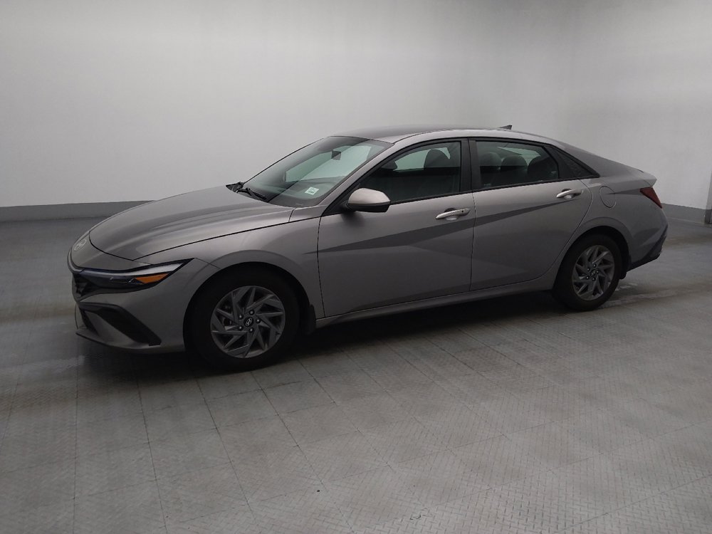 Used 2024 Hyundai Elantra SEL FWD image 2