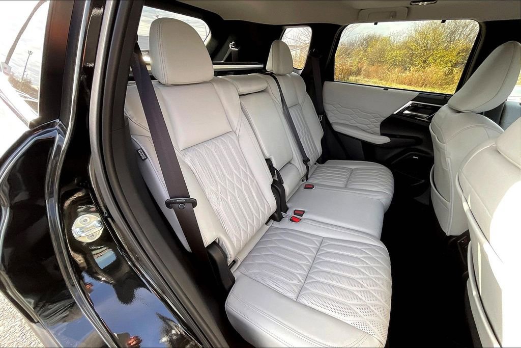 Used 2025 Mitsubishi Outlander SEL image 26