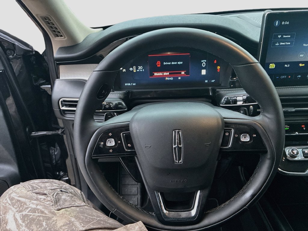 Used 2025 Lincoln Corsair AWD image 11