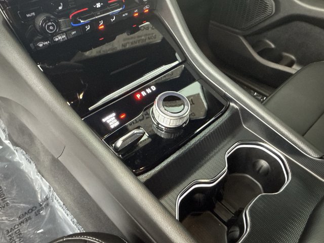 Used 2024 Jeep Grand Cherokee Limited w/ Black Appearance Package AWD/4WD image 19