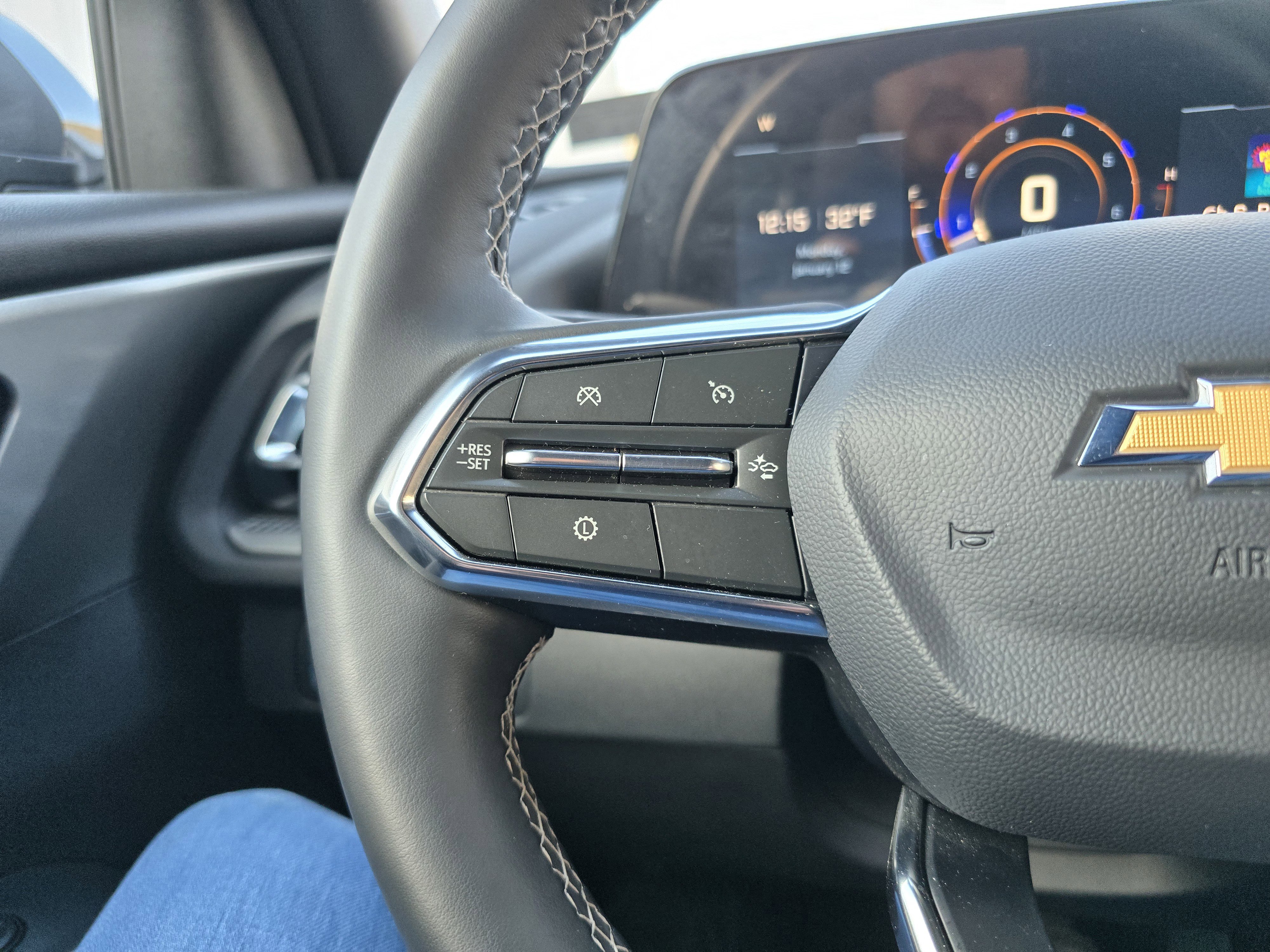 Used 2025 Chevrolet Traverse LT w/ Sun and Wheel Package image 42