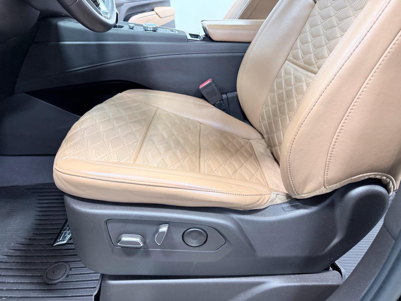 Used 2022 Cadillac Escalade Sport w/ Touring Package AWD/4WD image 32