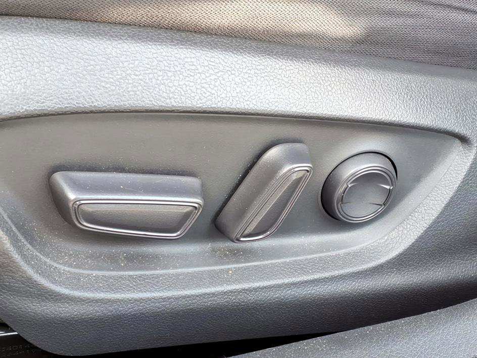 Certified 2020 Toyota Camry LE image 14