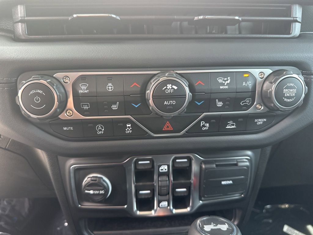 New 2025 Jeep Wrangler Sahara image 21