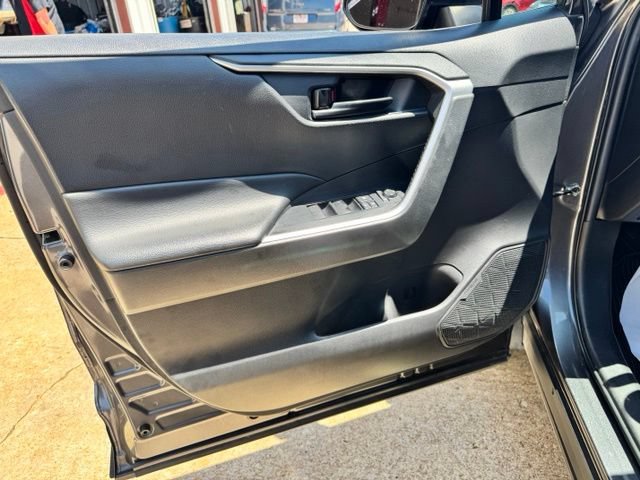 Used 2022 Toyota RAV4 LE AWD/4WD image 18