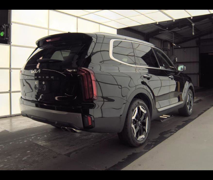 Used 2025 Kia Telluride S FWD image 11
