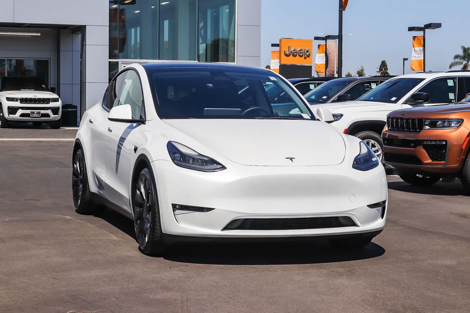 Used 2022 Tesla Model Y Performance AWD/4WD image 3