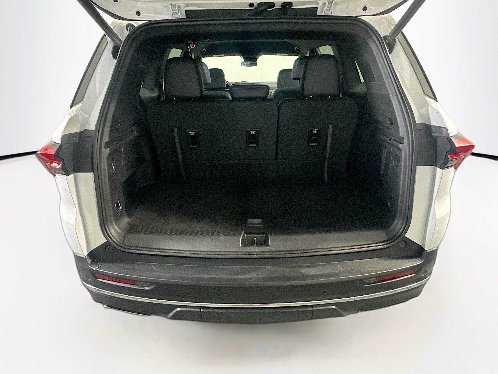 Used 2025 Buick Enclave Preferred FWD image 31