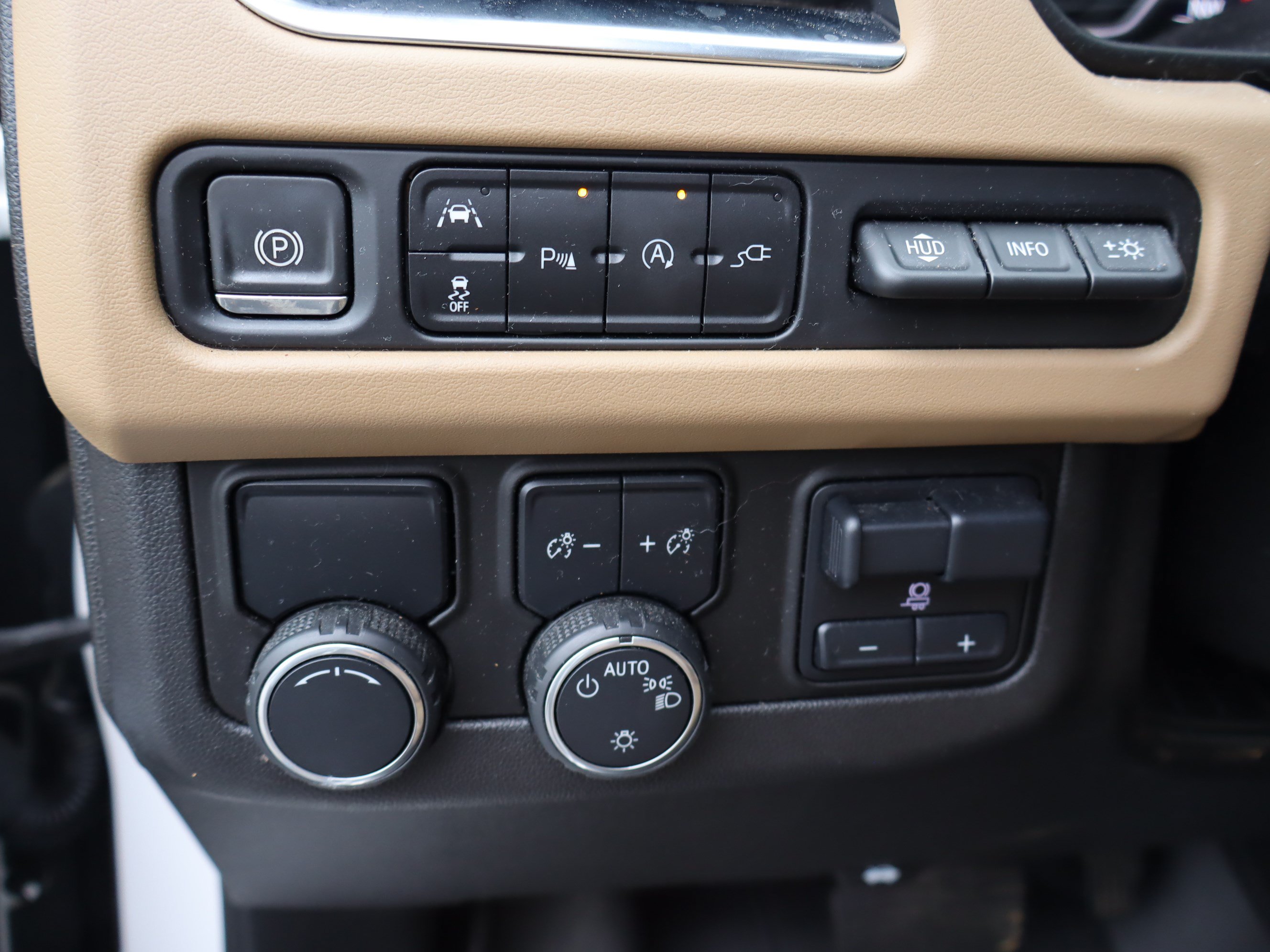 Used 2021 Chevrolet Tahoe Premier w/ Premium Package RWD image 21