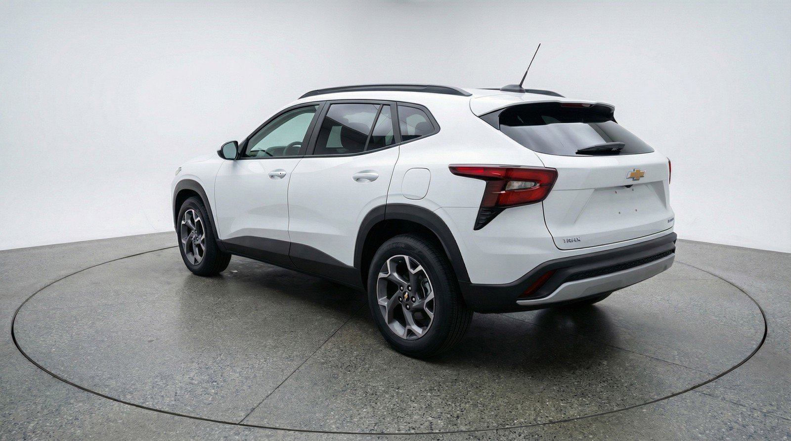 Used 2025 Chevrolet Trax LT w/ LT Convenience Package image 5