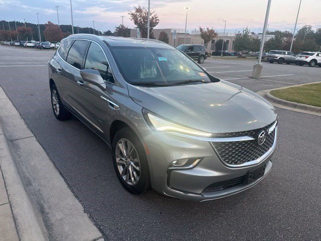 Used 2024 Buick Enclave Avenir AWD/4WD image 4