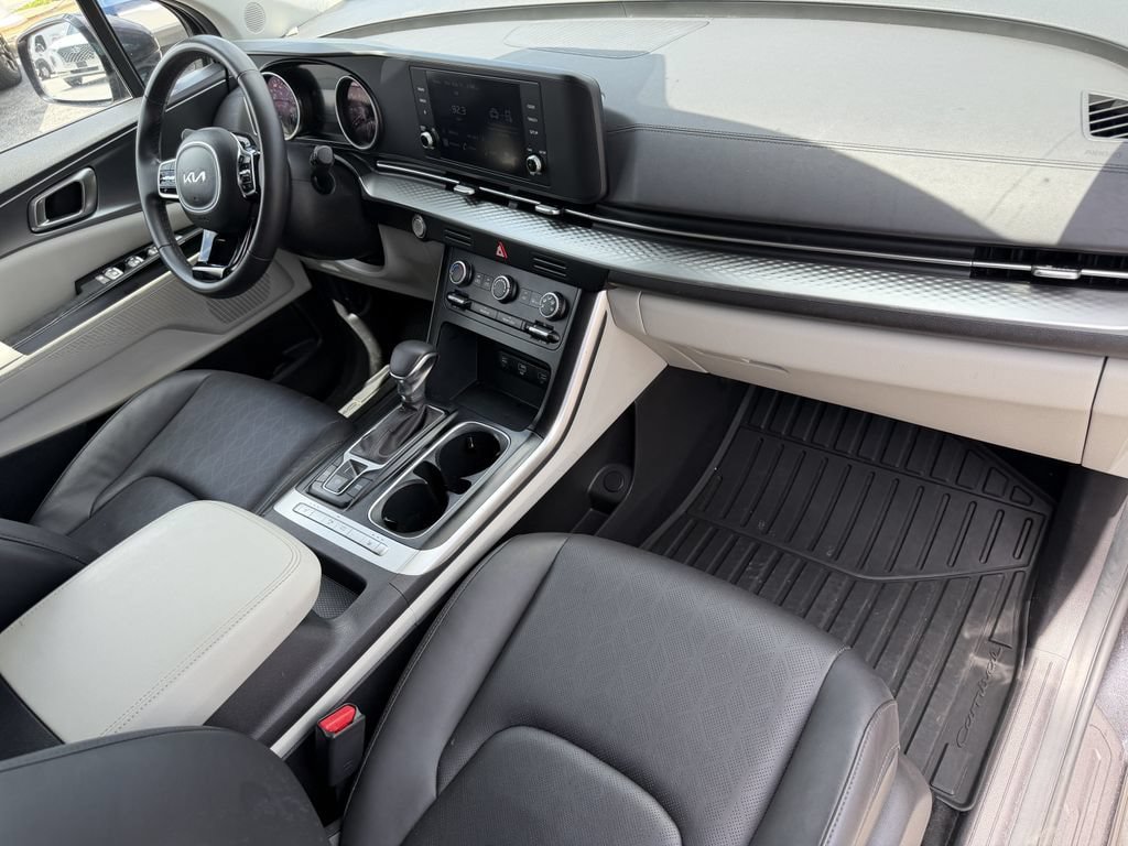 Certified 2024 Kia Carnival LX FWD image 14