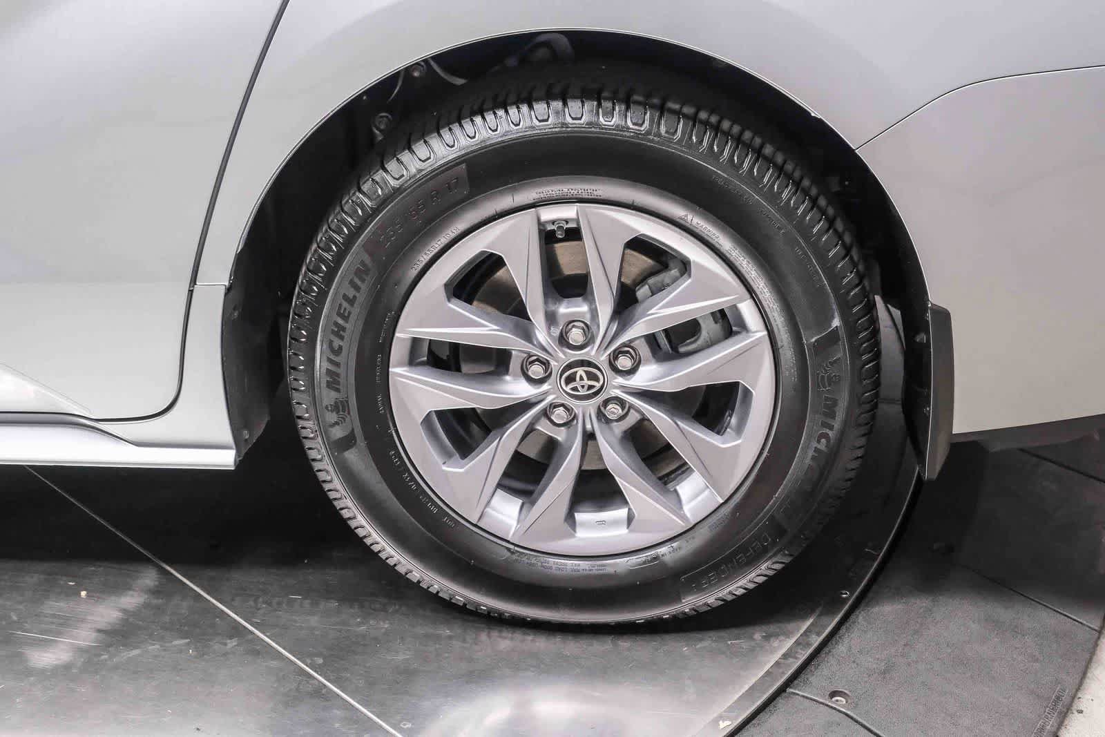 Used 2021 Toyota Sienna XLE FWD image 9