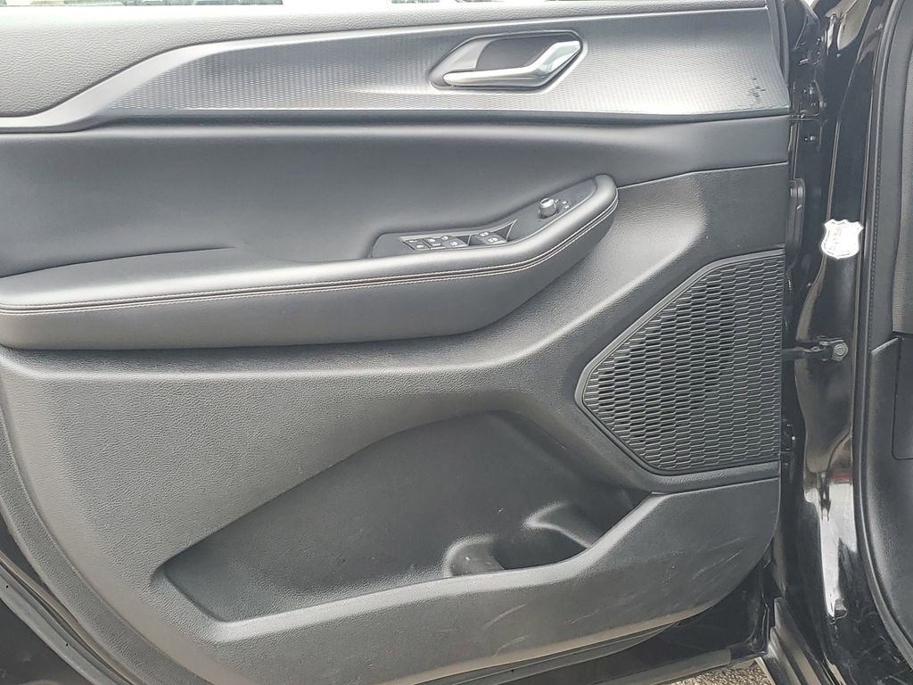 Used 2024 Jeep Grand Cherokee L Laredo image 25