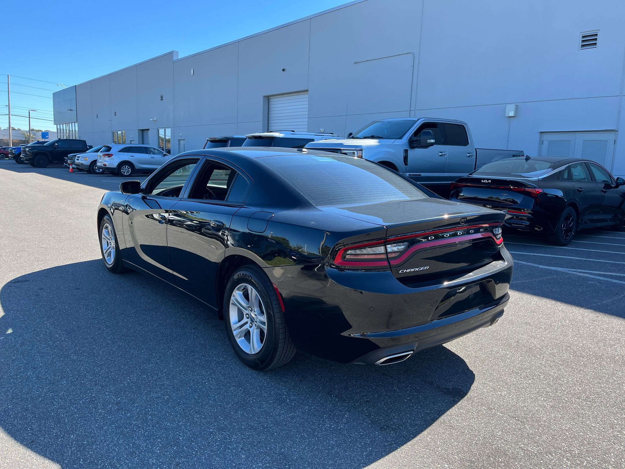 Used 2019 Dodge Charger SXT image 6