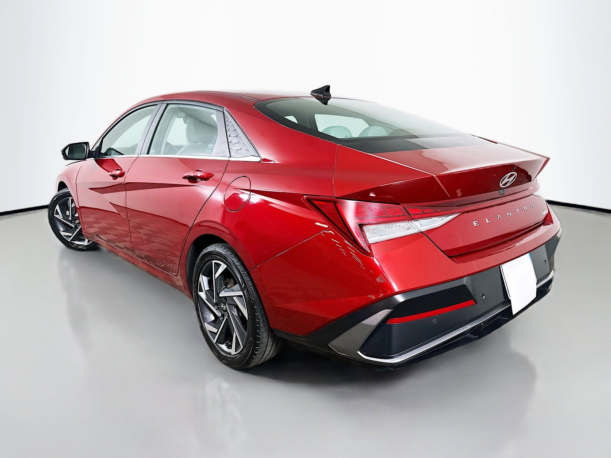 Certified 2024 Hyundai Elantra Limited FWD image 5