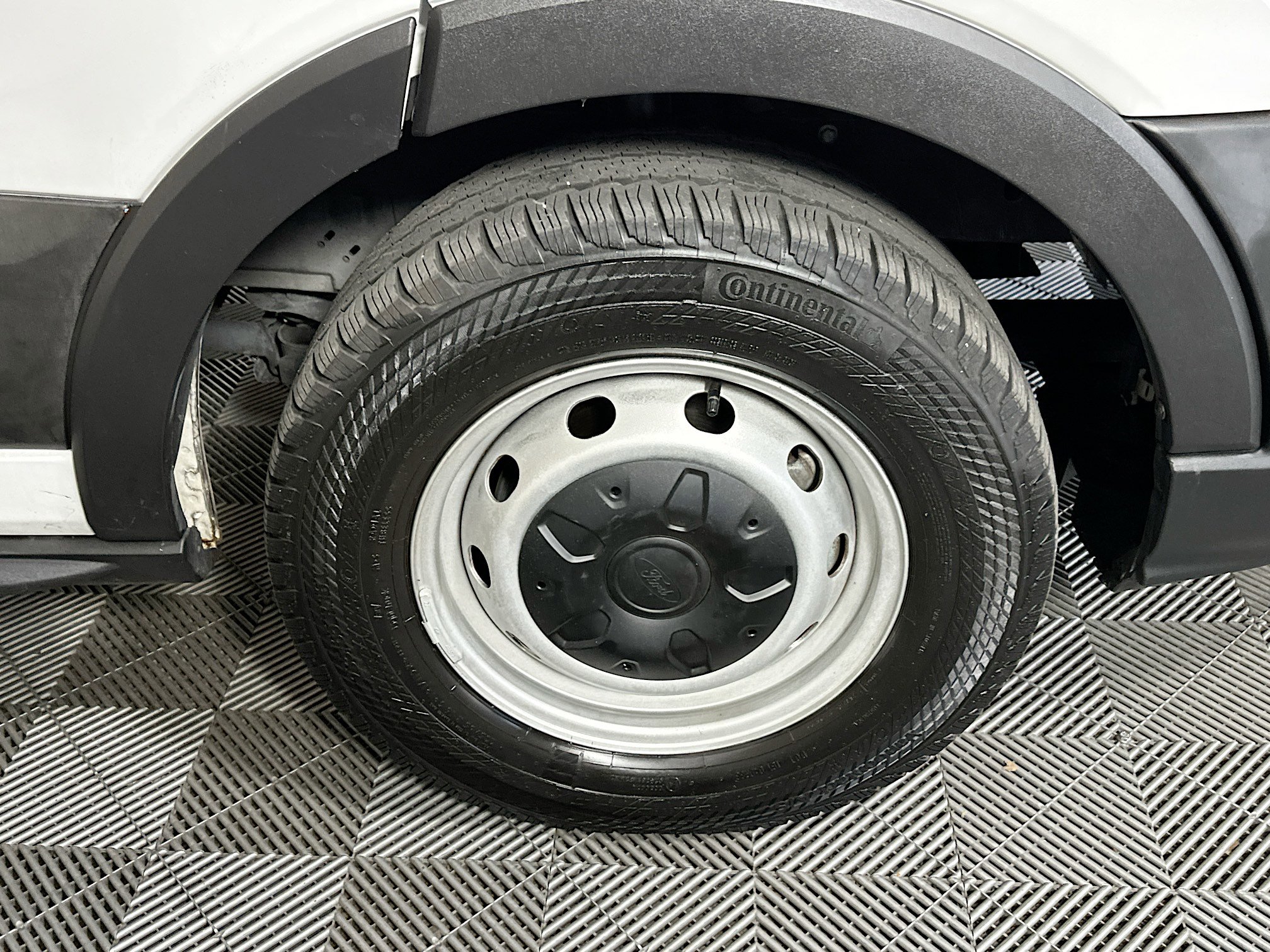 Used 2022 Ford Transit 150 Medium Roof image 11