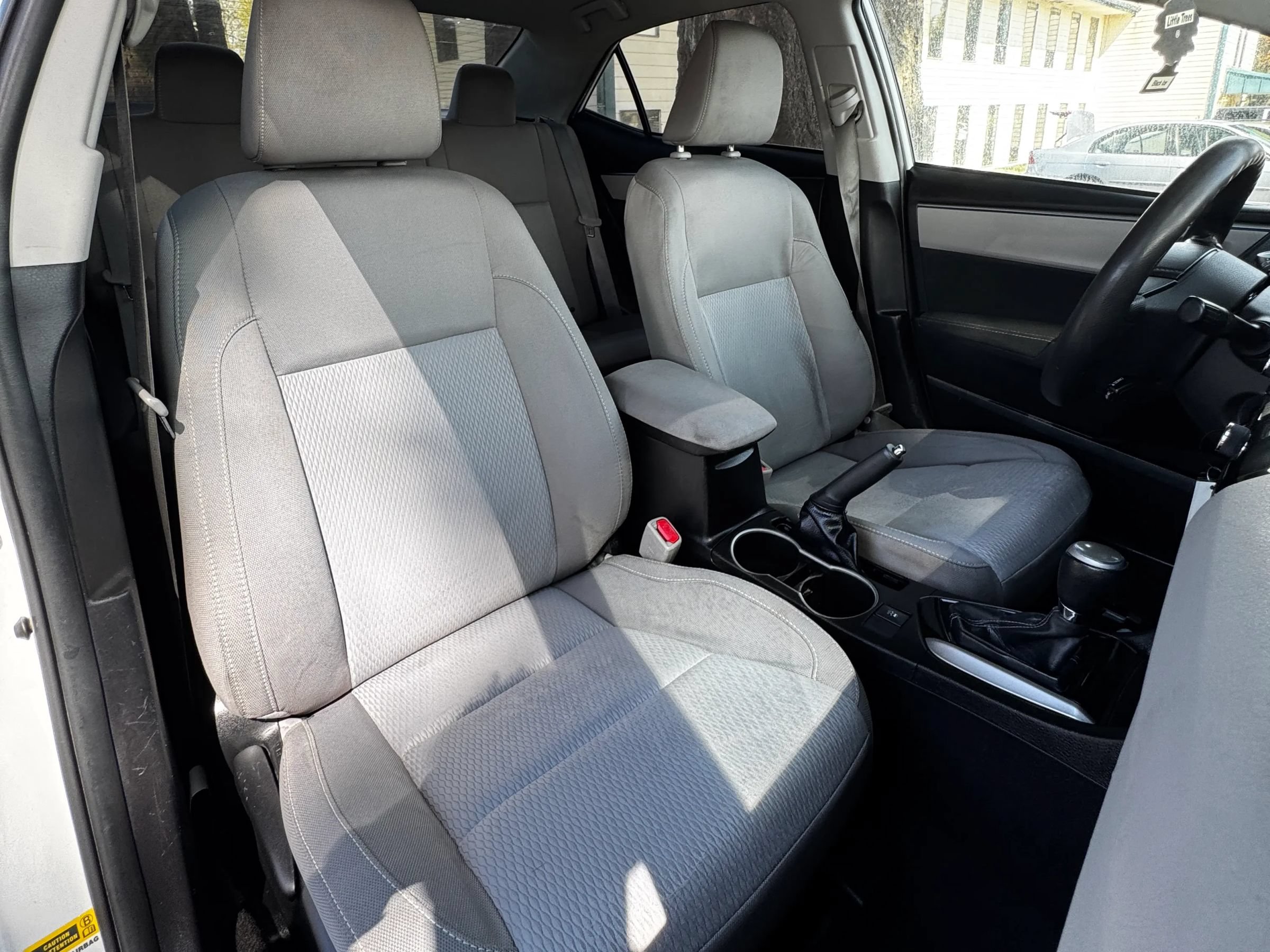 Used 2016 Toyota Corolla LE FWD image 11