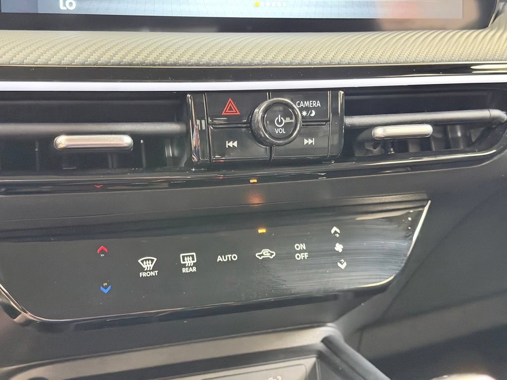 Used 2025 Nissan Kicks SR AWD/4WD image 49