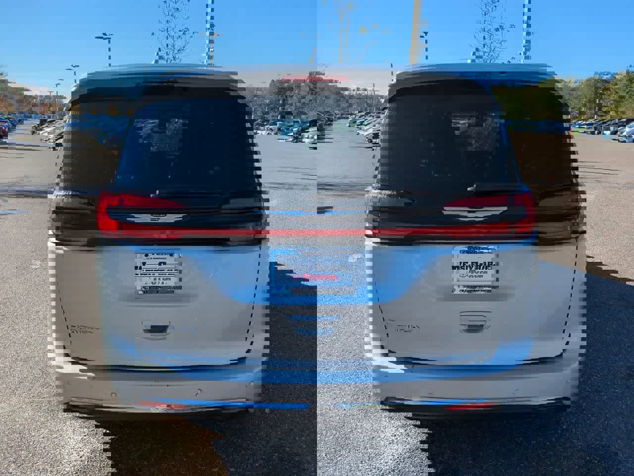 Used 2022 Chrysler Pacifica Limited image 5