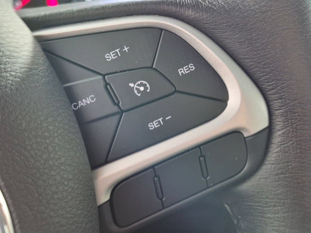 Used 2023 Jeep Renegade Latitude w/ Premium Group AWD/4WD image 18
