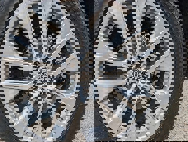 Used 2025 Toyota RAV4 XLE Premium image 7