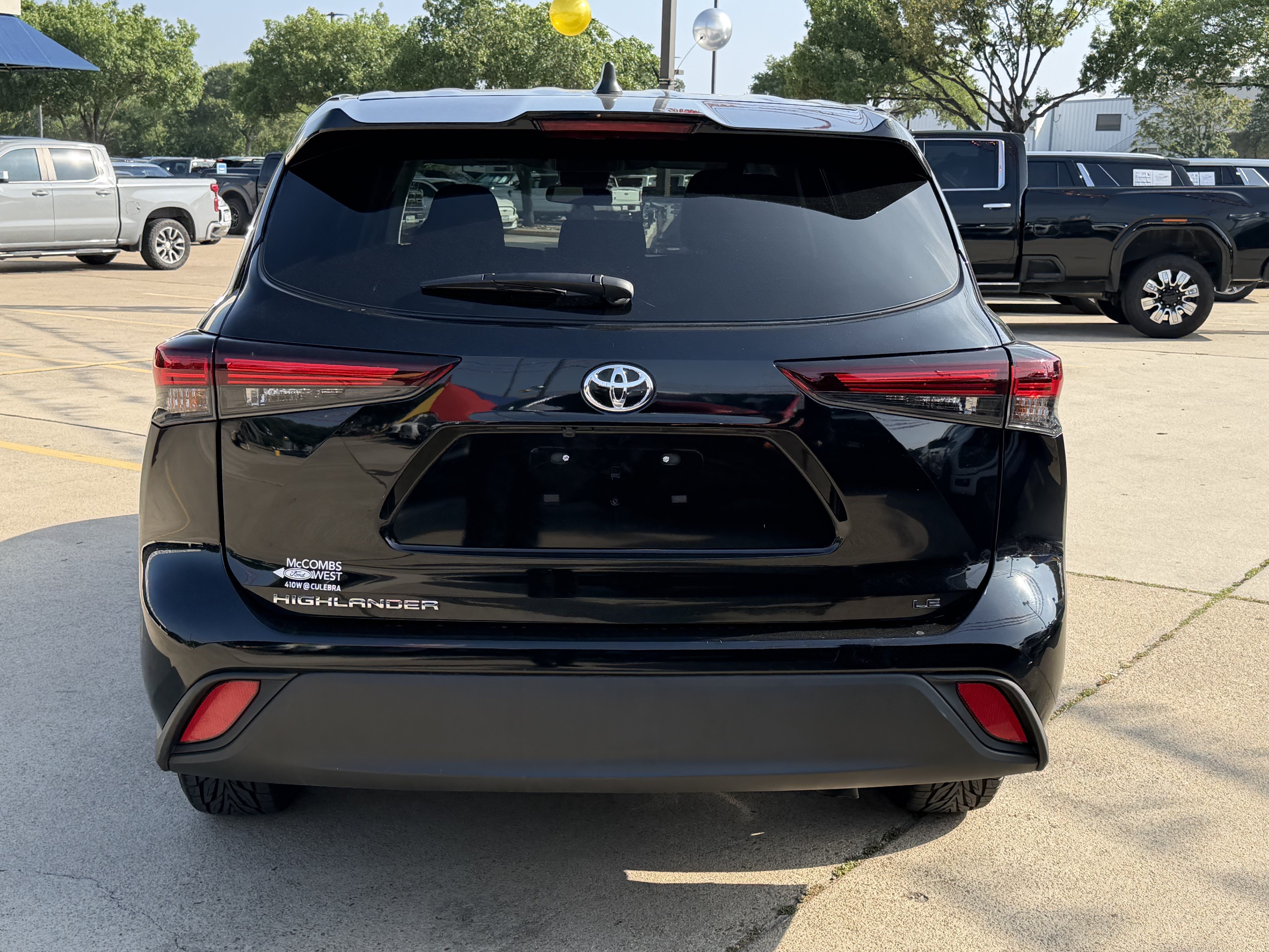 Used 2025 Toyota Highlander LE FWD image 5