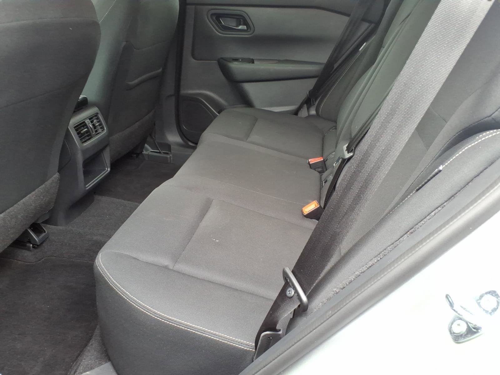 Used 2025 Nissan Rogue S image 8