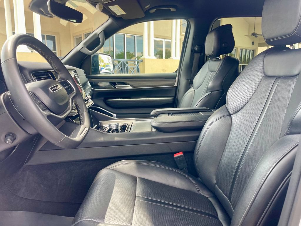 Used 2024 Jeep Wagoneer L Series II w/ Flexible Seating Group RWD image 11