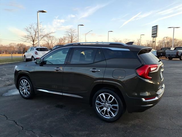 Used 2023 GMC Terrain Denali w/ Denali Premium Package image 9