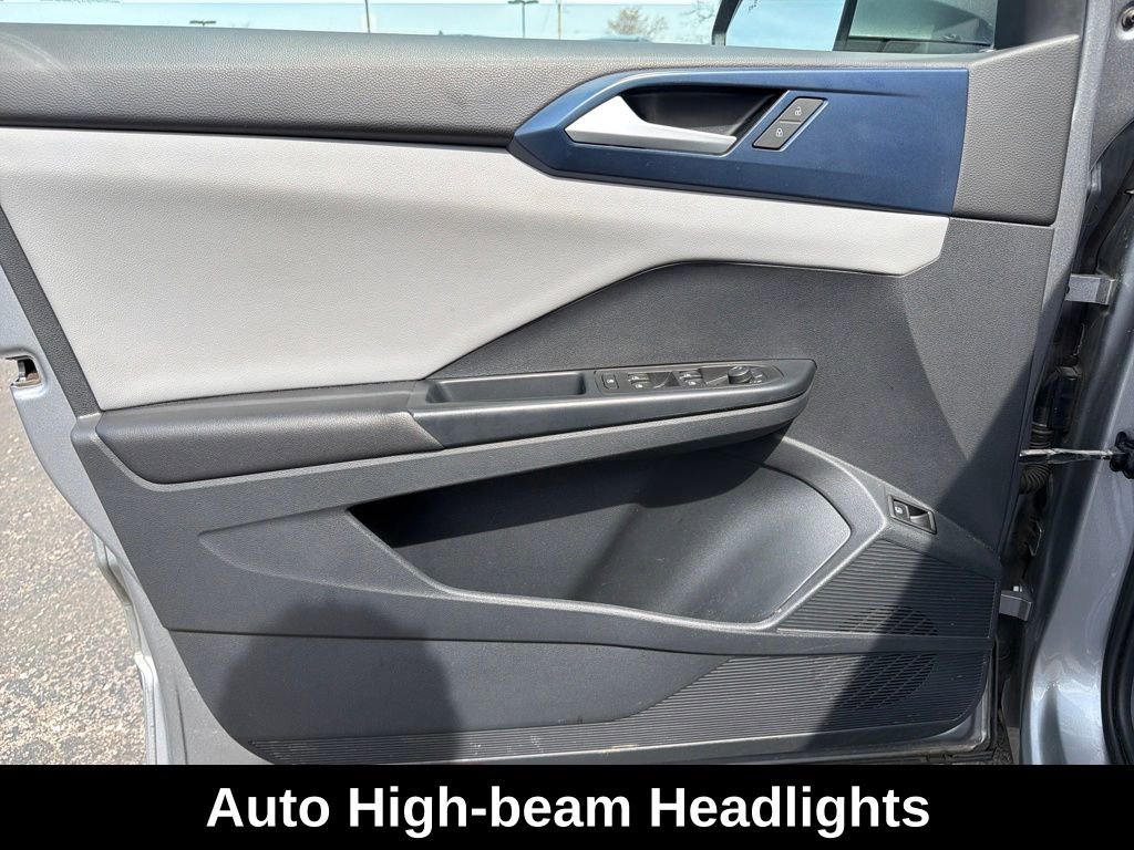 Used 2023 Volkswagen Taos SE w/ Panoramic Sunroof Package image 9