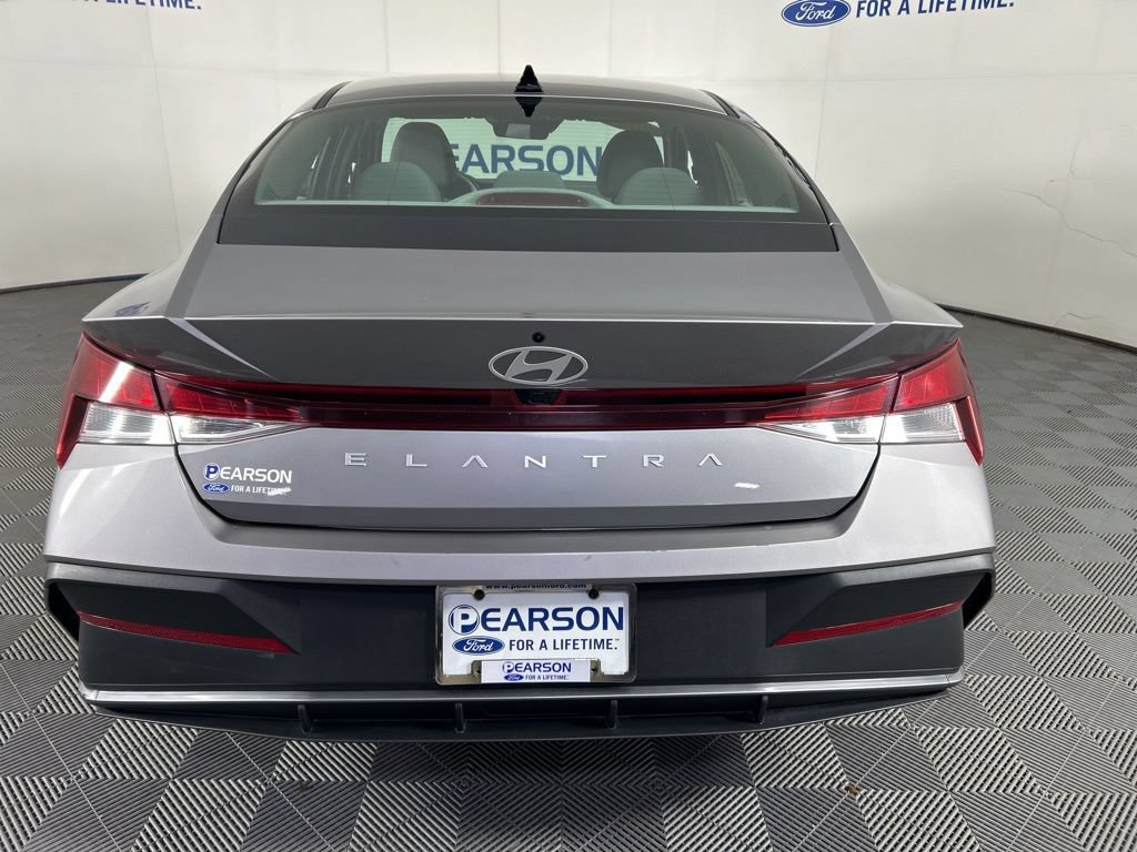 Used 2024 Hyundai Elantra SEL FWD image 10