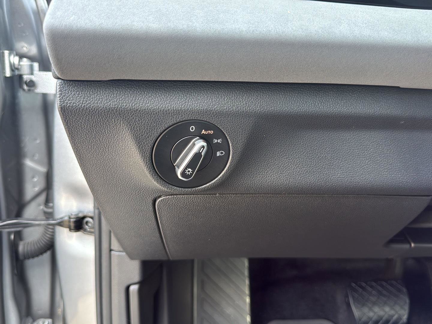 Certified 2025 Volkswagen Jetta SE image 13