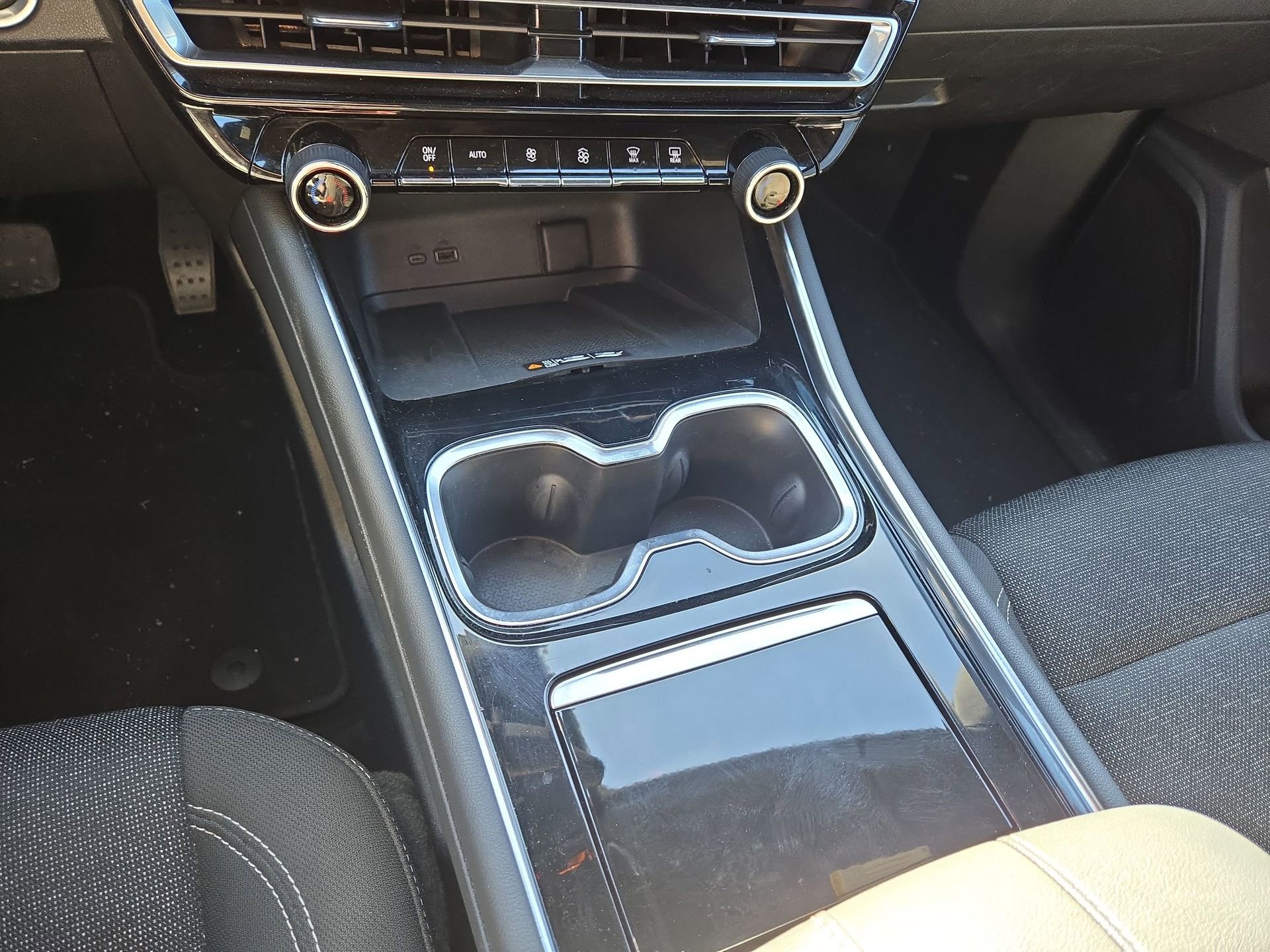 Used 2024 Chevrolet Traverse LT image 22