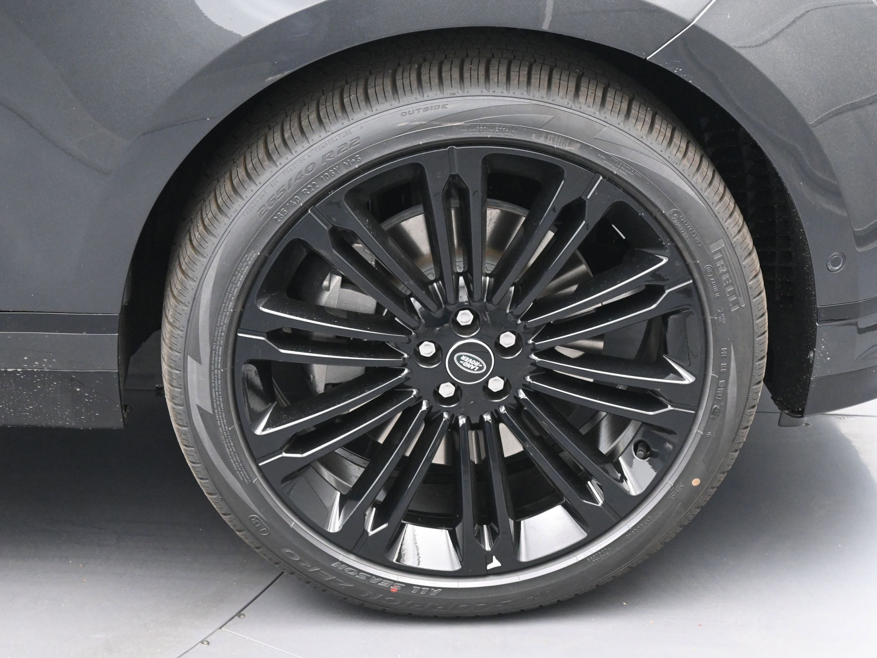 New 2026 Land Rover Range Rover Velar Dynamic SE image 11