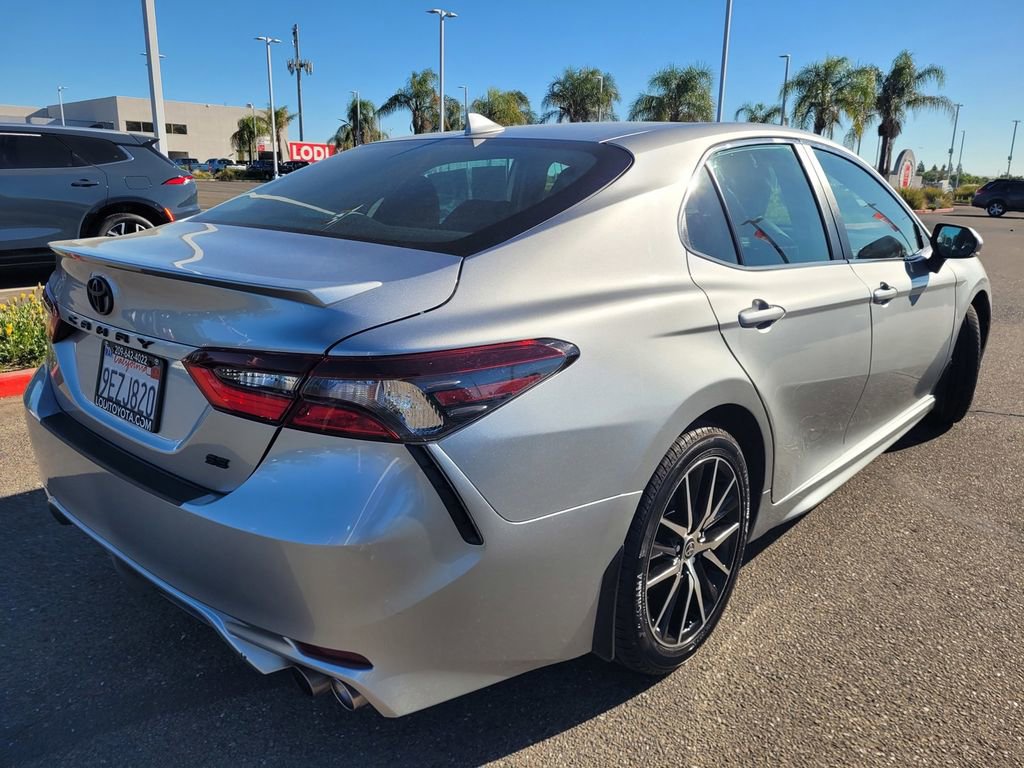 Used 2023 Toyota Camry SE image 4