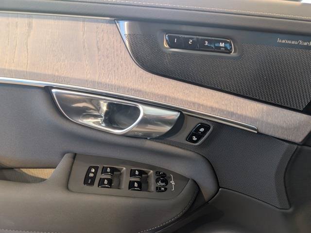 New 2026 Volvo XC90 B6 Ultra w/ Protection Package AWD/4WD image 9