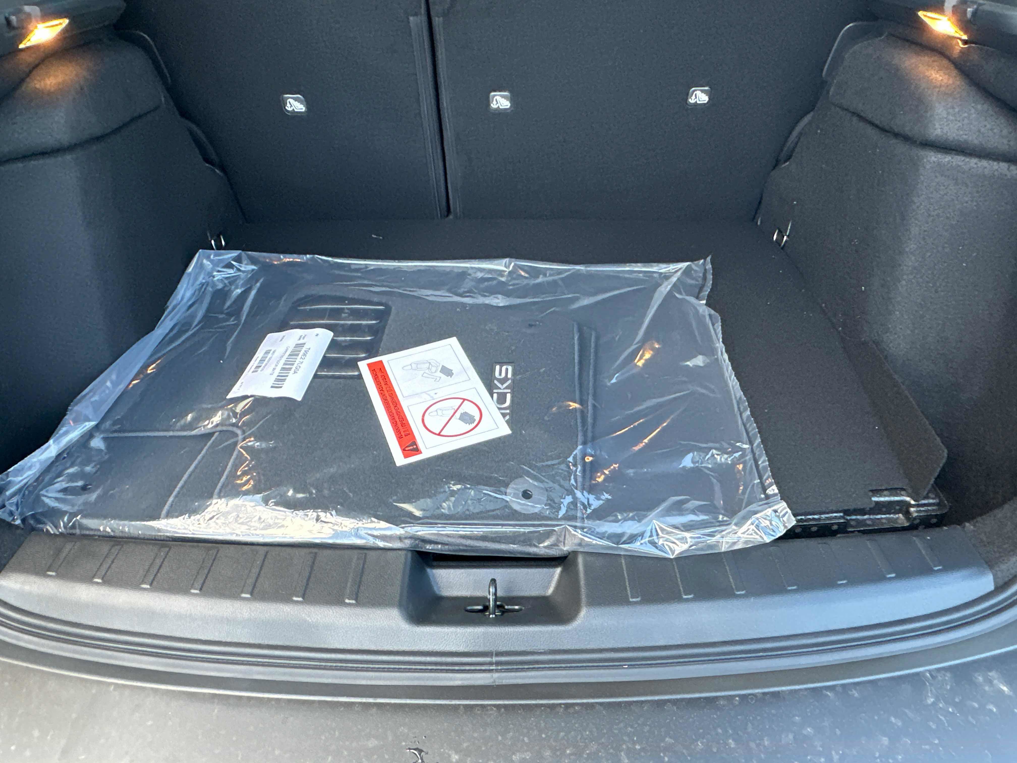 New 2026 Nissan Kicks SR w/ SR Premium Package AWD/4WD image 15