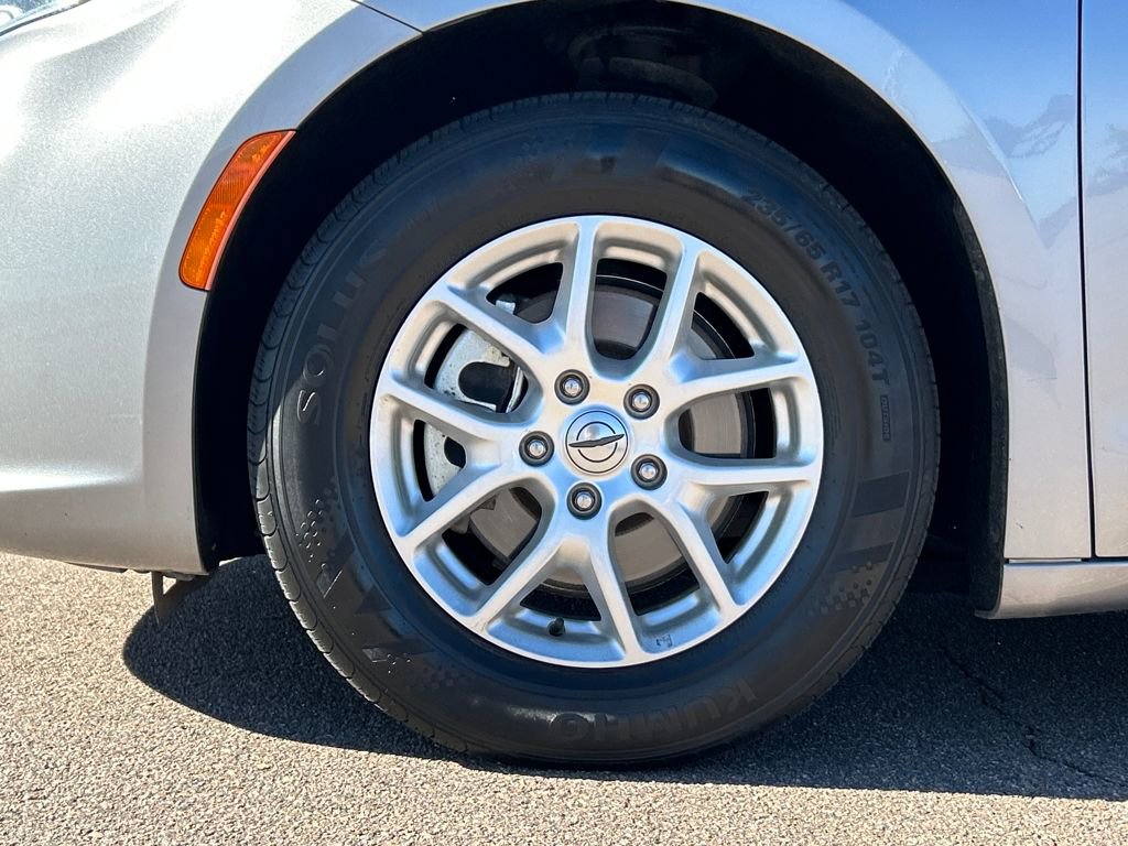 Used 2021 Chrysler Pacifica Touring-L image 29